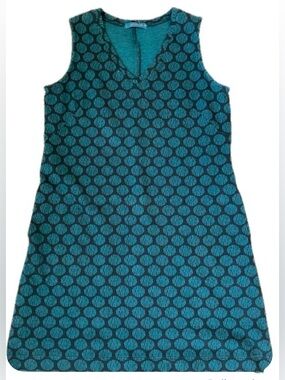 ***CUT LOOSE *** Sleeveless Polka Dot V- Neck Dress with Pockets .